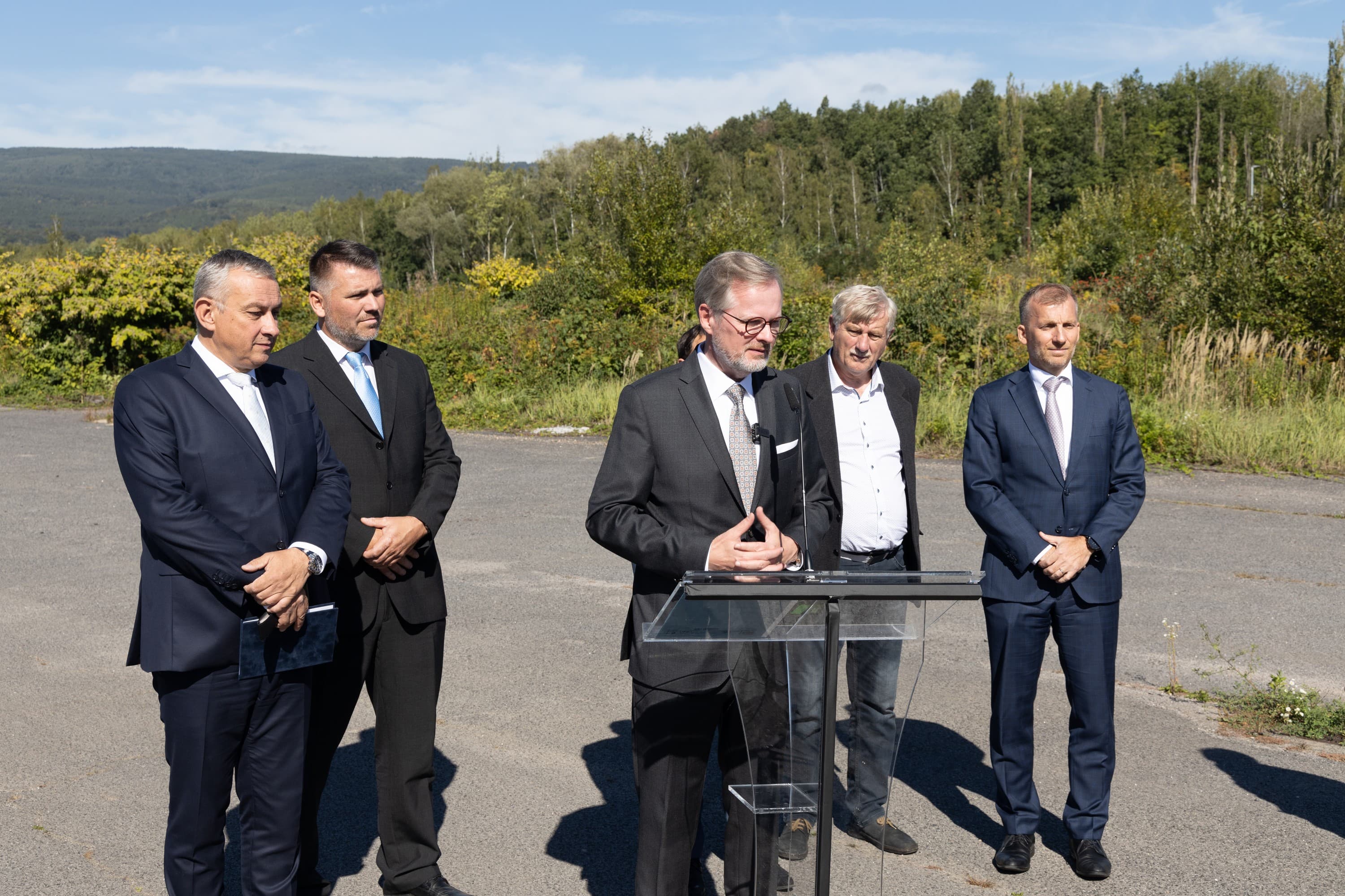 Premiér Fiala v Ústeckém kraji: Lithium je obrovská šance pro region a celé Česko